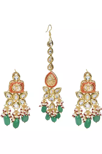 Red Gold Toned Kundan Earrings With Maangtikka