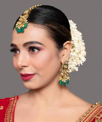 Green Gold Toned Kundan Earrings With Maangtikka 1