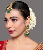 Green Gold Toned Kundan Earrings With Maangtikka