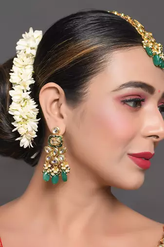 Green Gold Toned Kundan Earrings With Maangtikka