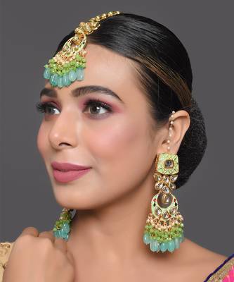 Green Enameled Kundan Earrings With Maangtikka 1