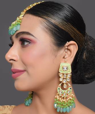 Green Enameled Kundan Earrings With Maangtikka 2