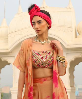 Bralet With Asymmetric Pants And Tying jacket 2