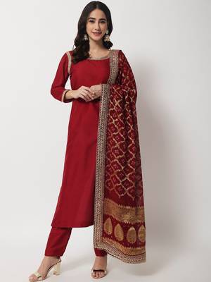 Maroon Grace Straight Kurti With Straight Pants and Banarasi Bandhej Dupatta 1