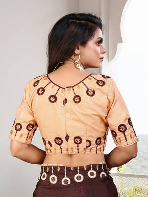 Brown Embroidered Silk Blend Saree With Blouse 5