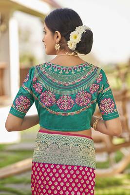 Pink woven Banarasi silk blend saree with blouse 5