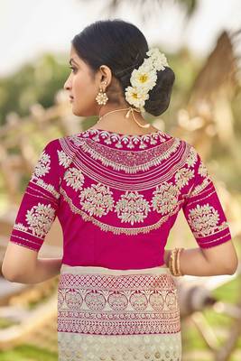 White woven Banarasi silk blend saree with blouse 5