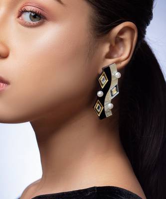 Moire Earwear 4