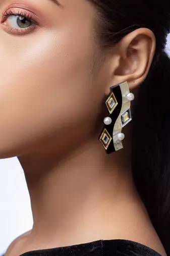 Moire Earwear