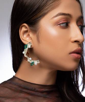 The Intarsia Earwear 1