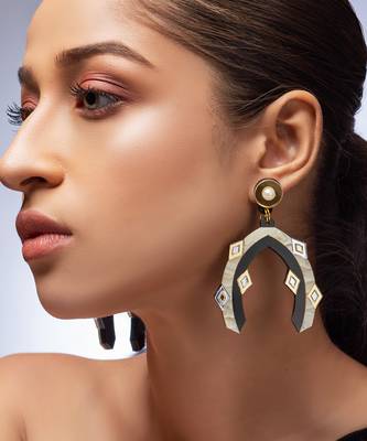 The Alabaster Earwear 1