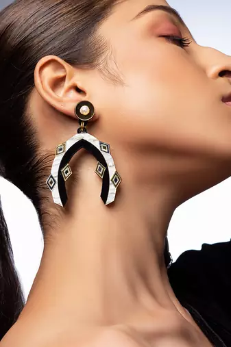 The Alabaster Earwear