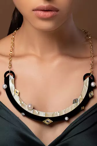 Yin Yan Pearl Statement Neckwear