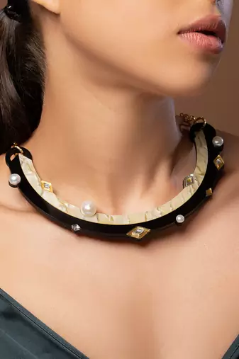 Yin Yan Pearl Statement Neckwear