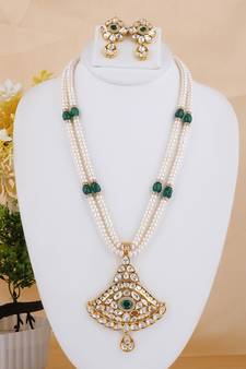 White pearl necklace-sets