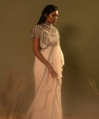 Neck Piece With Pearls 2