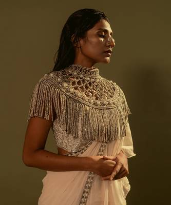 Neck Piece With Pearls 3
