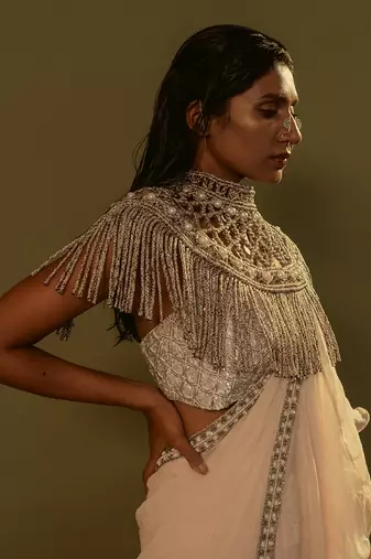 Neck Piece With Pearls