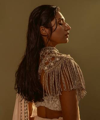 Neck Piece With Pearls 6