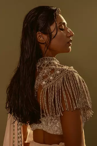 Neck Piece With Pearls
