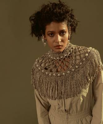 Neck Piece With Pearls 8
