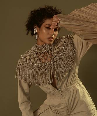 Neck Piece With Pearls 9