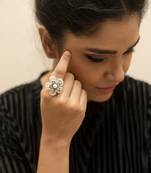 Camelia Silver Finger Ring