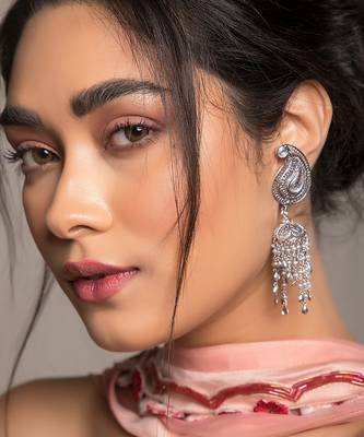 Pristine Paisley Pattern Jhumk 1