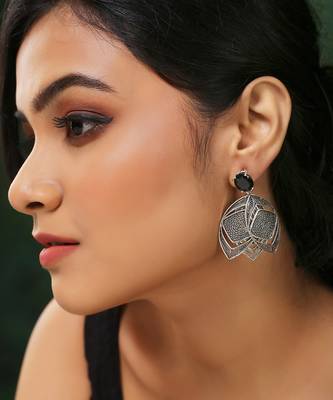 Zeeniya Filigree Silver Earrings 1