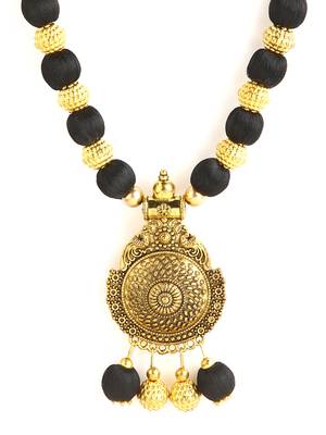 Black south-indian-jewellery 4