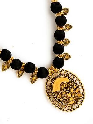 Black south-indian-jewellery 3