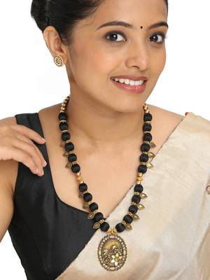 Black south-indian-jewellery 4