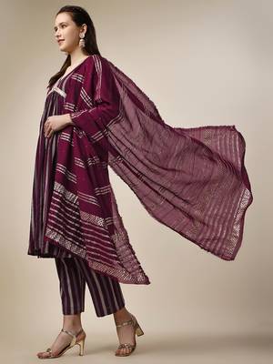 Women Reyon Printed Kurta and Trousers With Dupatta 2