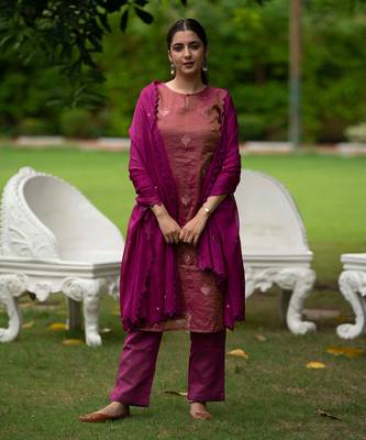 Chanderi Magenta Tissue Kurta set with Embroidery & Embroidered Cutworked Dupatta 1