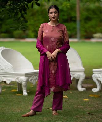 Chanderi Magenta Tissue Kurta set with Embroidery & Embroidered Cutworked Dupatta 2