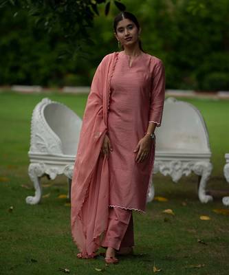 Peach coloured Zari Line Silk kurta set with Cutwork on Border & Embroidered Cutworked Dupatta 5