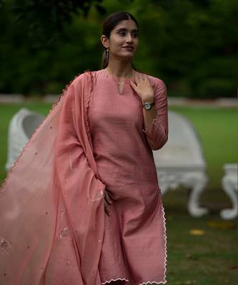 Peach coloured Zari Line Silk kurta set with Cutwork on Border & Embroidered Cutworked Dupatta 7