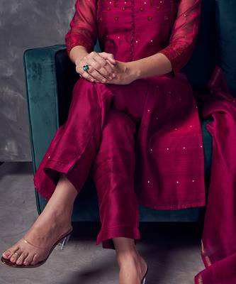 Magenta coloured chanderi silk buti kurta set with heavy beads handwork 4
