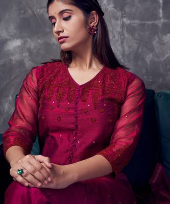 Magenta coloured chanderi silk buti kurta set with heavy beads handwork 5