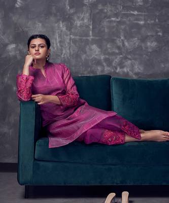 Light wine coloured chanderi checks silk kurta & pant with heavy cutwork 6