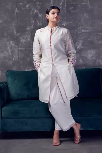 White coloured chanderi checks silk sherwani pattern kurta & pant with cutwork & embroidery