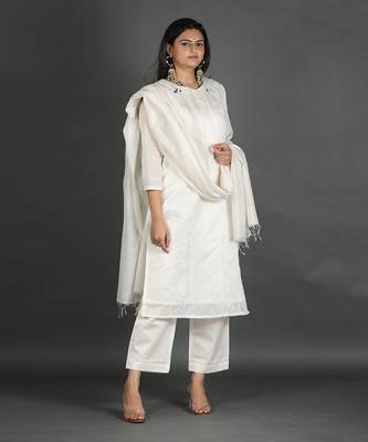 white coloured chanderi silk set & dupatta with heavy dori embroidery on kurta 4