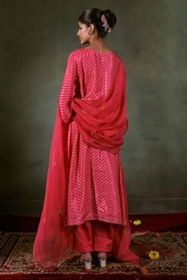 Pink Linen Satin Top With Embroidered Organza Dupatta 3