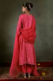 Pink Linen Satin Top With Embroidered Organza Dupatta