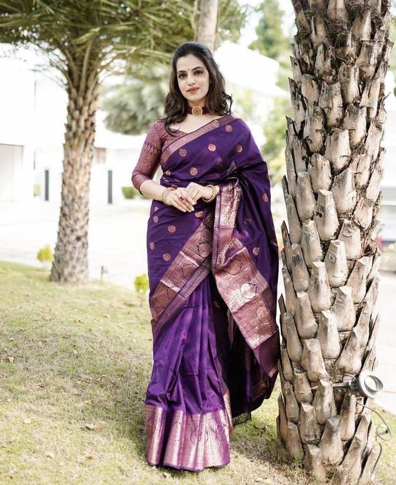 Purple Handloom Silk Saree With Zari Weaving