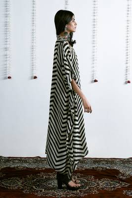 Cream and Black Viscose Crepe Printed Kaftan With Viscose Crepe Bottom 2