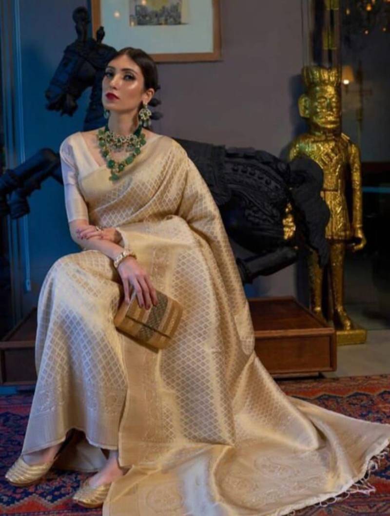 GOLDEN BEAUTIFUL TREDITIONAL SAREE