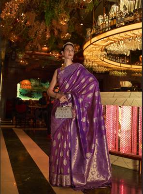 Purple Kihaarika Womens Silk Blend Woven Design Handloom Saree With Blouse 2