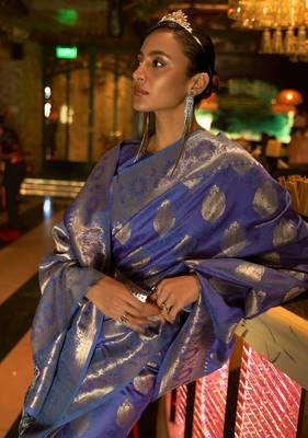 Royal Blue Kihaarika Womens Silk Blend Woven Design Handloom Saree With Blouse 2