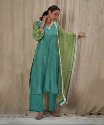 Shiiriin Teal Pearl Detailed Kurta Set 3